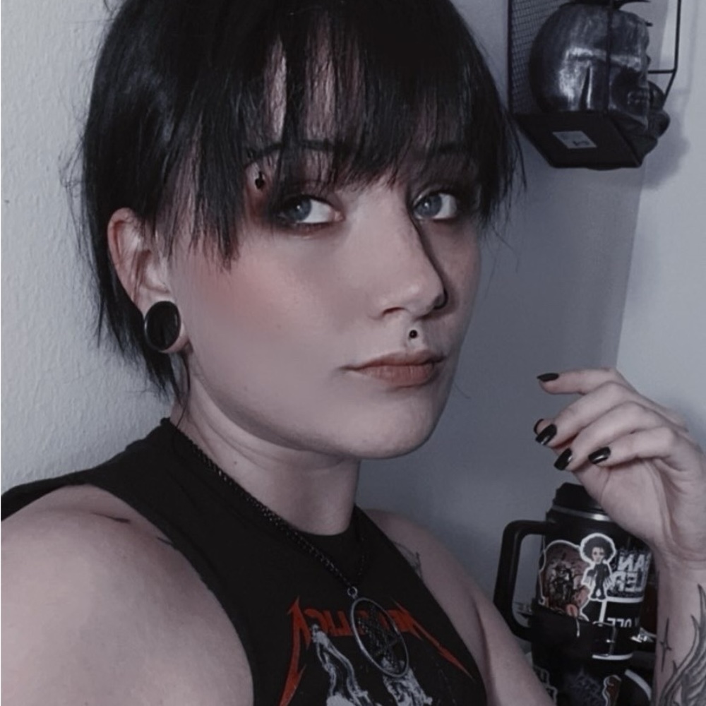 Meet your Posher, Kayla - Picture 1 of 1